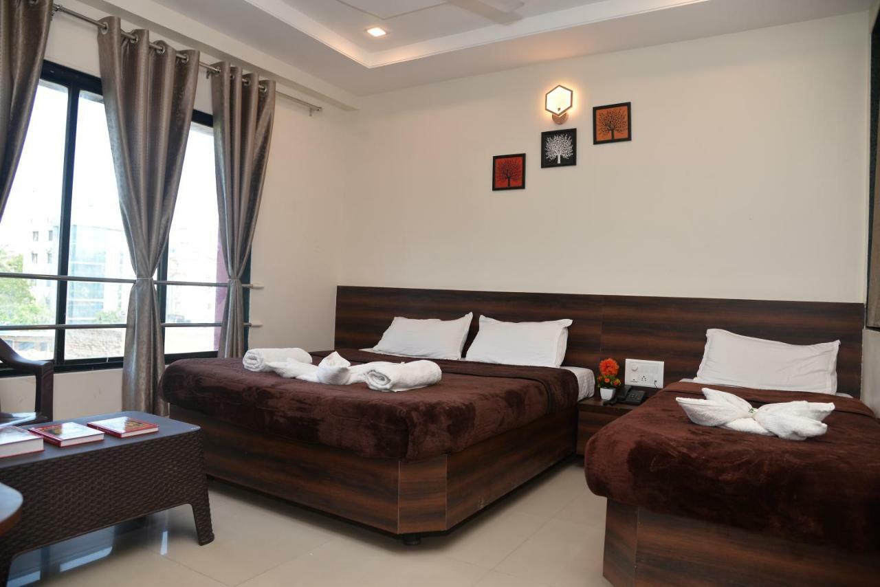 Hotel Disha Palace Širdi Exteriér fotografie